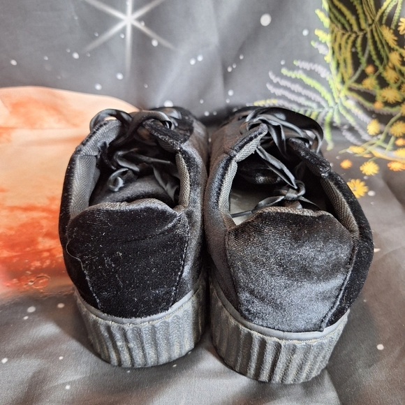 BLACK VELVETY SHOES SIZE 5 BIG GIRL - Picture 4 of 7